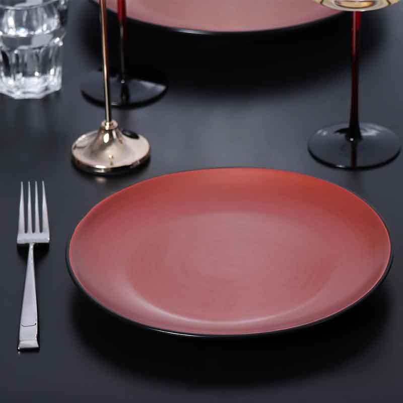 Porcelain Serving Plate Plato de porcelana roja para cenas en restaurantes comerciales.