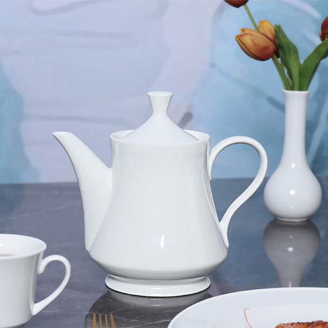 Proveedor de restaurantes de Omán Tetera blanca de porcelana 
