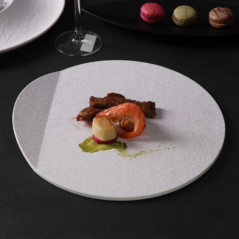 Plato de cena de cerámica de la placa formada redonda irregular de Matt de la porcelana para el restaurante