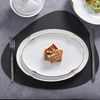 Las altas placas de cerámica blancas fijaron el servicio de mesa durable de la porcelana fijado con el ajuste del oro
