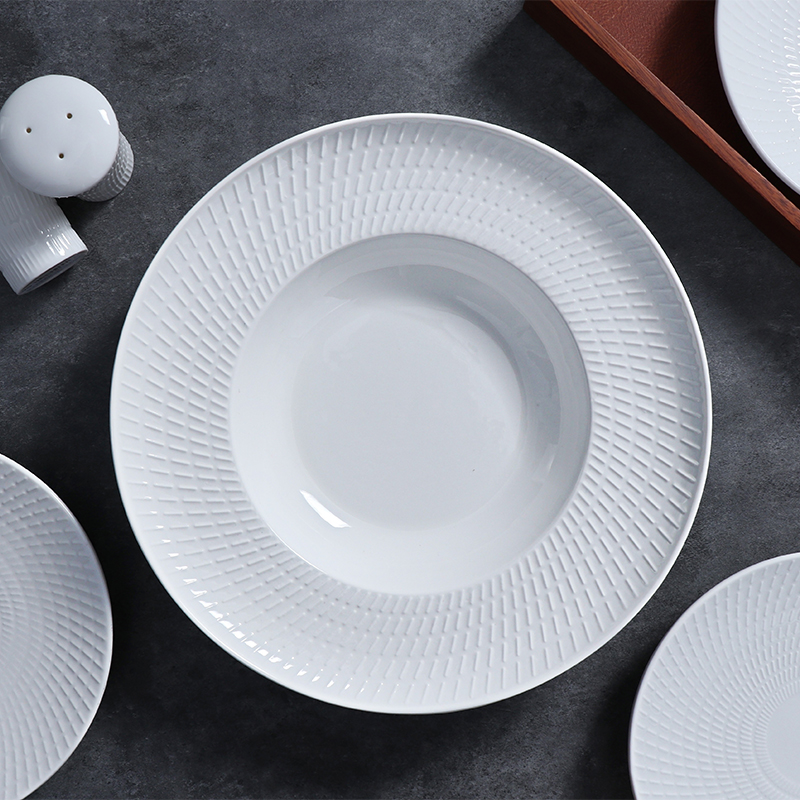 Plato de pasta de diseño único con borde ancho de porcelana blanca para hotel