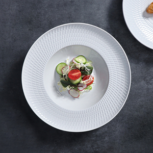 Plato de pasta de diseño único con borde ancho de porcelana blanca para hotel