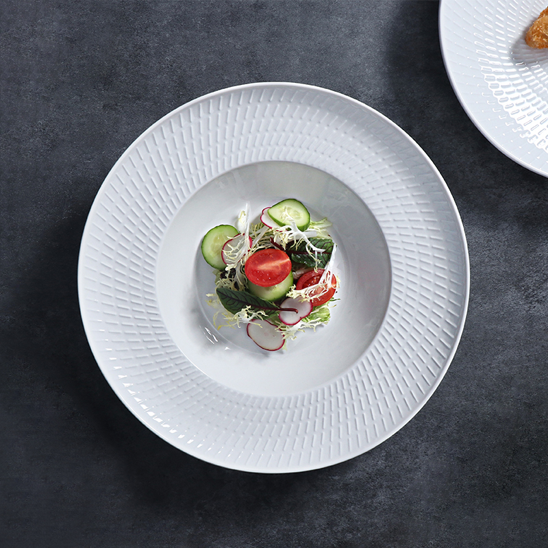 Plato de pasta de diseño único con borde ancho de porcelana blanca para hotel