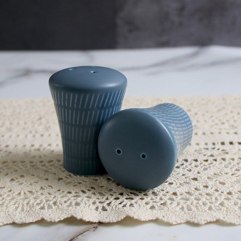 Salero moderno de porcelana azul real
