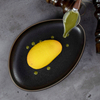 Gres irregular de cerámica negro de la placa de la porcelana del triángulo del servicio de mesa