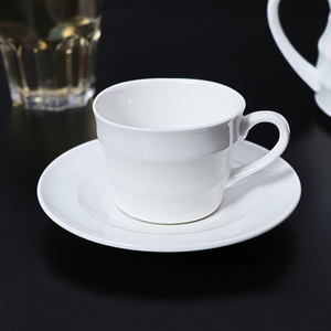 Platillo blanco de la taza de café de las tazas de té de la porcelana del diseño minimalista para el café