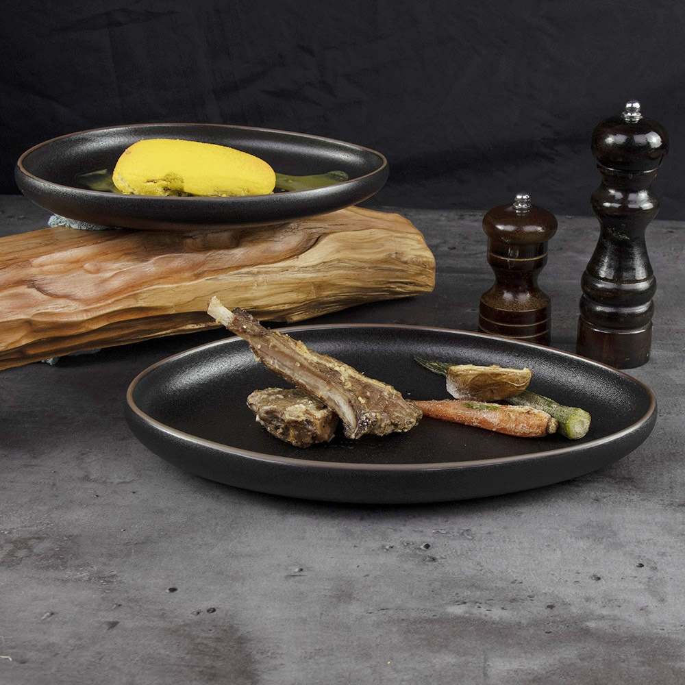 Gres irregular de cerámica negro de la placa de la porcelana del triángulo del servicio de mesa