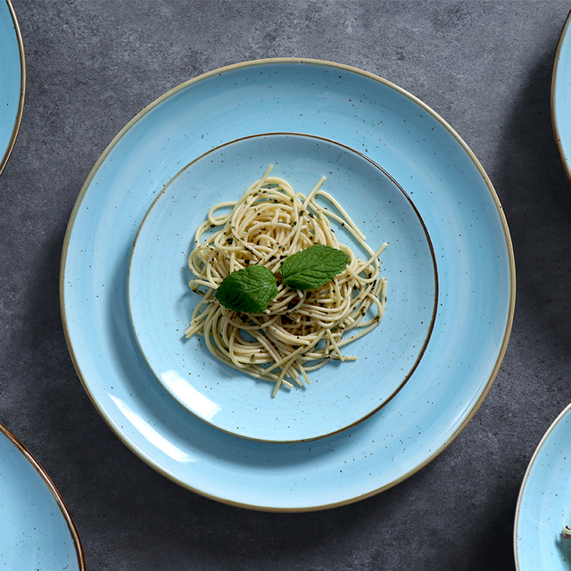 Plato llano de porcelana de gres azul claro 