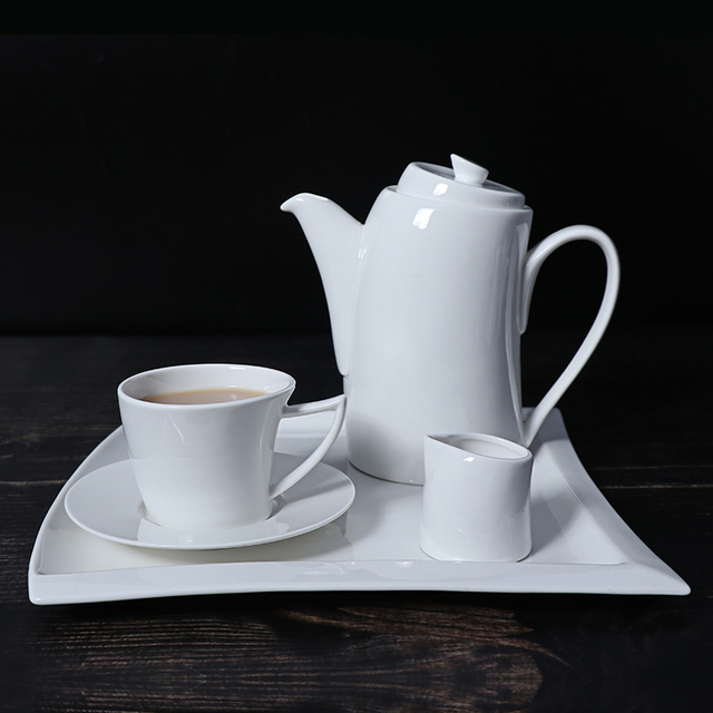 El sistema del regalo del día de la mujer modificó la porcelana determinada para requisitos particulares de cerámica del sistema de las tazas de café de la tetera del diseño de la señora confiada 