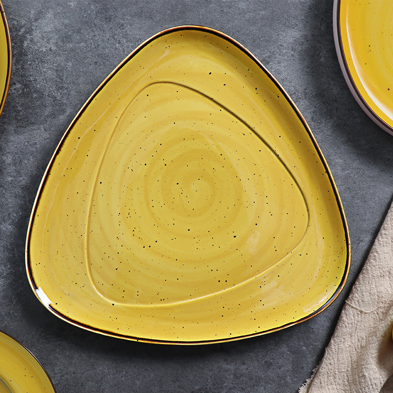 Sistema de cena de la porcelana sistema modificado para requisitos particulares amarillo de la placa de cerámica del vajilla para el comedor del hotel