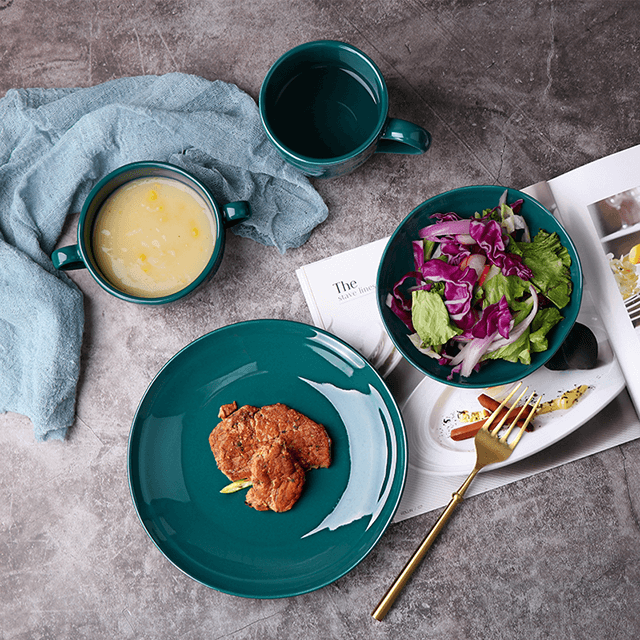 Vajilla de lujo, juego de platos verdes dorados, vajilla de porcelana, juego de cena para solteros felices, vajilla de gres de cerámica brillante para Hotel