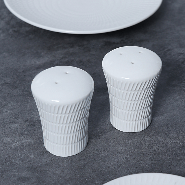 Salero y pimentero de porcelana de diseño único blanco
