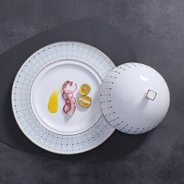 Michelin Restaurante Vajilla Hueso China Cielo Azul claro Platos de cena Borde dorado Punto Vajilla para hotel