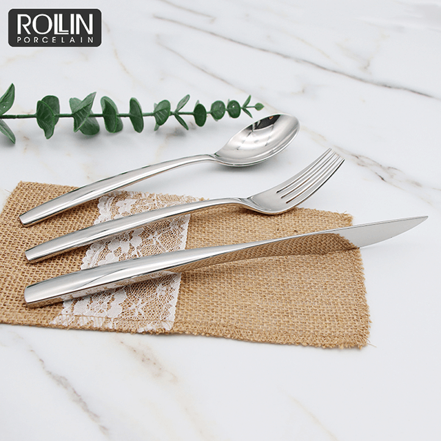 Puede personalizar los juegos de cubiertos de acero inoxidable del cuchillo de la cena del logotipo para el hotel