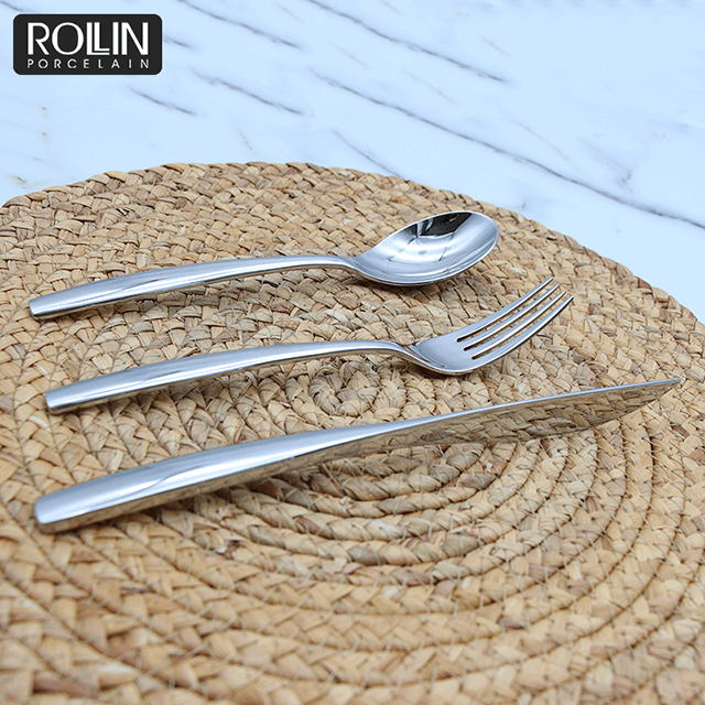 Puede personalizar los juegos de cubiertos de acero inoxidable del cuchillo de la cena del logotipo para el hotel