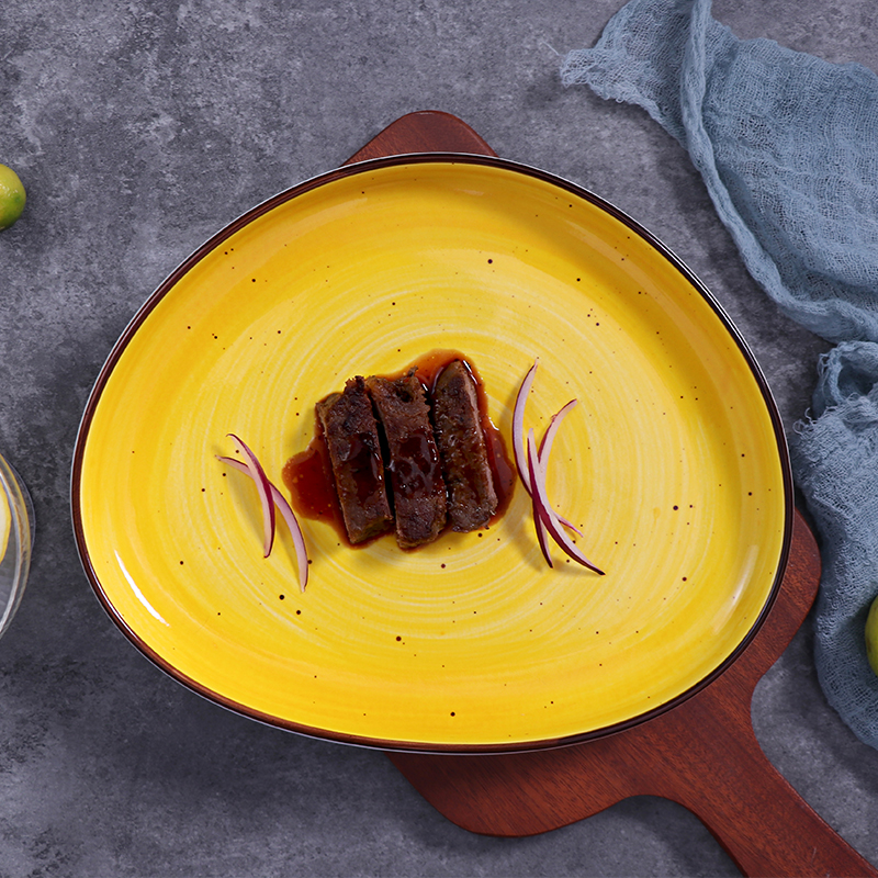 Sistema de cena de la porcelana sistema modificado para requisitos particulares amarillo de la placa de cerámica del vajilla para el comedor del hotel